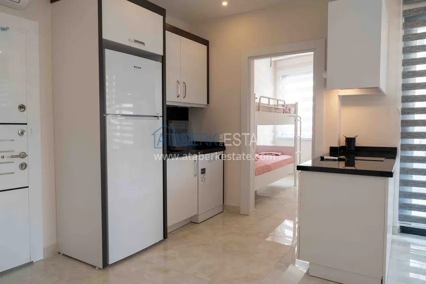 Purchase Three-room apartment for rent in the center of Alanya, Cleopatra A-13 beach area 1