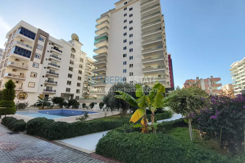 Dwupoziomowy penthouse w Mahmutlarze z meblami w zadbanym kompleksie 1