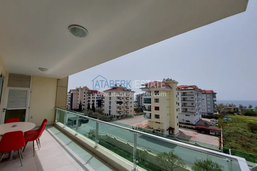 Kupuj Umeblowane apartamenty w Kestel z widokiem na morze w kompleksie mieszkalnym 25