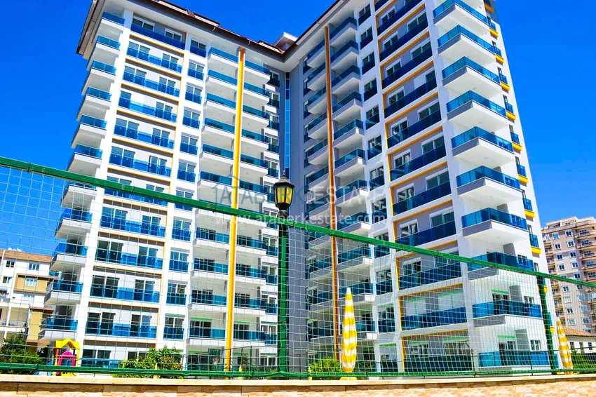 Umeblowany penthouse w Mahmutlarze z widokiem na morze w młodym kompleksie 1 