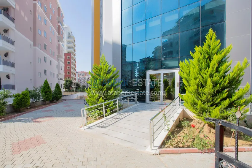 Umeblowany penthouse w Mahmutlarze z widokiem na morze w młodym kompleksie 4 