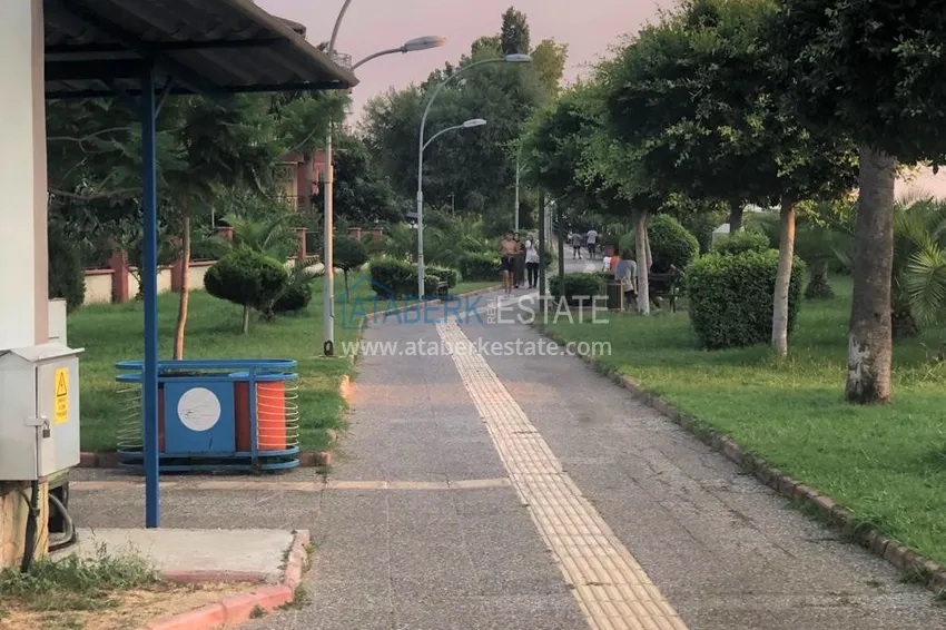 Dwupoziomowy ogród w Kestel z meblami w kompleksie nad brzegiem rzeki Dim Chay 11