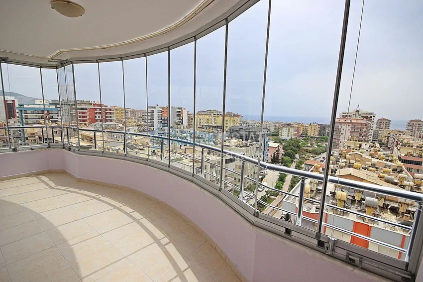 Kupuj Apartament w Mahmutlarze z autorskim remontem, przeszklonymi balkonami i widokiem na morze 22 