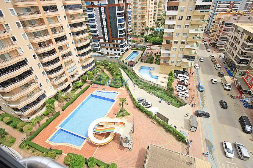 Kupuj Apartament w Mahmutlarze z autorskim remontem, przeszklonymi balkonami i widokiem na morze 28 