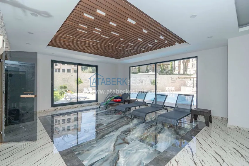 Furnished apartment in the center of Alanya, three-room with glazed balcony 25
