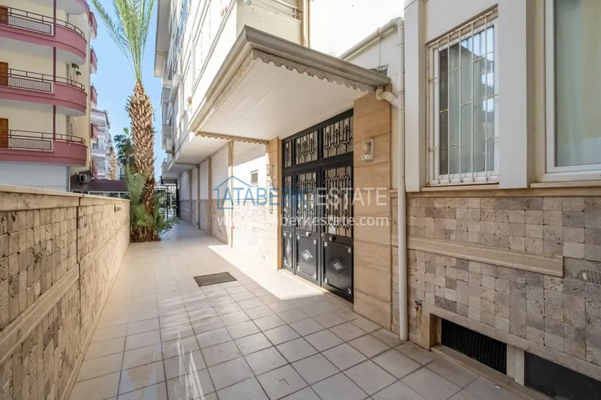 Turnkey one-bedroom apartment with a glazed balcony near Cleopatra Beach - Alanya Center 13 