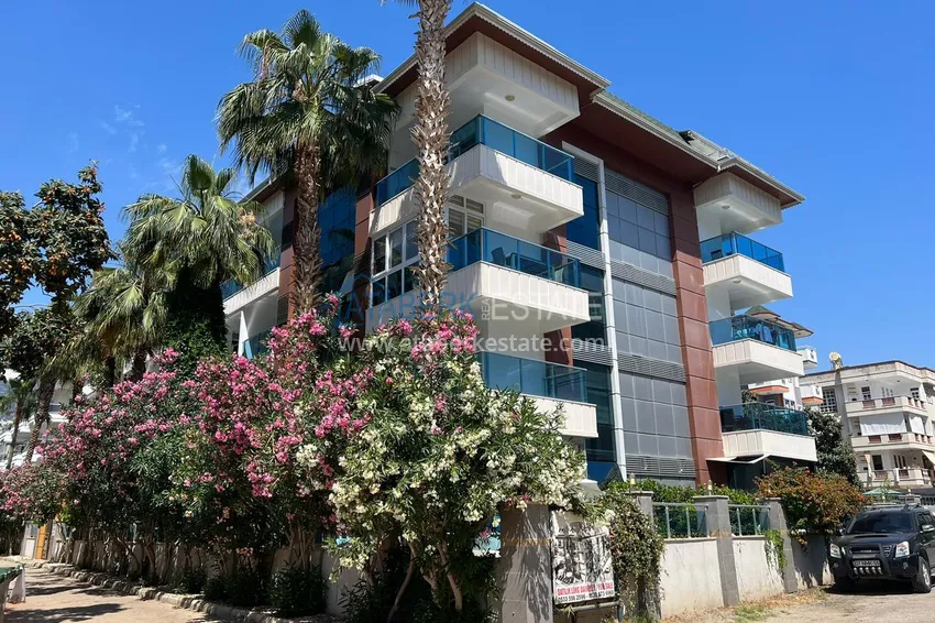 1+1 apartment with furniture and a glazed balcony in the center of Alanya — Cleopatra beach area 1 