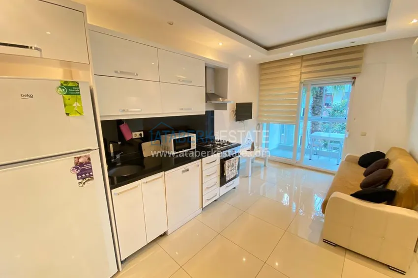 Purchase 1+1 apartment with furniture and a glazed balcony in the center of Alanya — Cleopatra beach area 3 