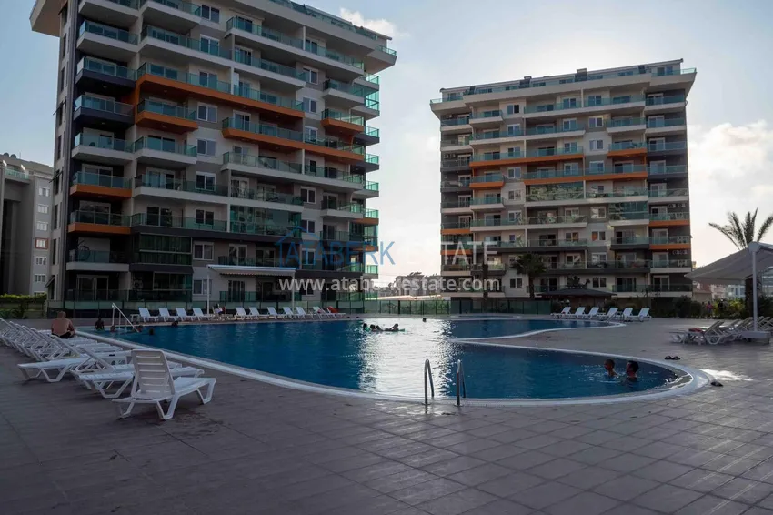 Umeblowany dwupoziomowy 3+1 z przeszklonym balkonem i widokiem na morze, dzielnica Avsallar — Alanya 14