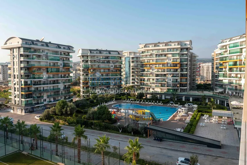 Umeblowany dwupoziomowy 3+1 z przeszklonym balkonem i widokiem na morze, dzielnica Avsallar — Alanya 26