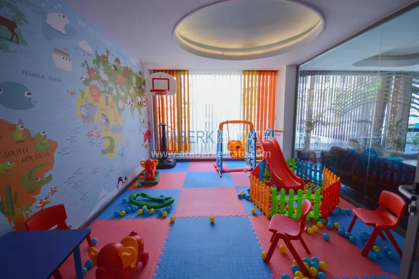 Furnished three-room apartment in a prestigious area of Alanya, Oba 13 