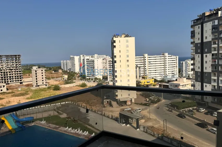 Приобрести Трехкомнатная квартира с чистовой отделкой в Мерсине, Томюк 18 