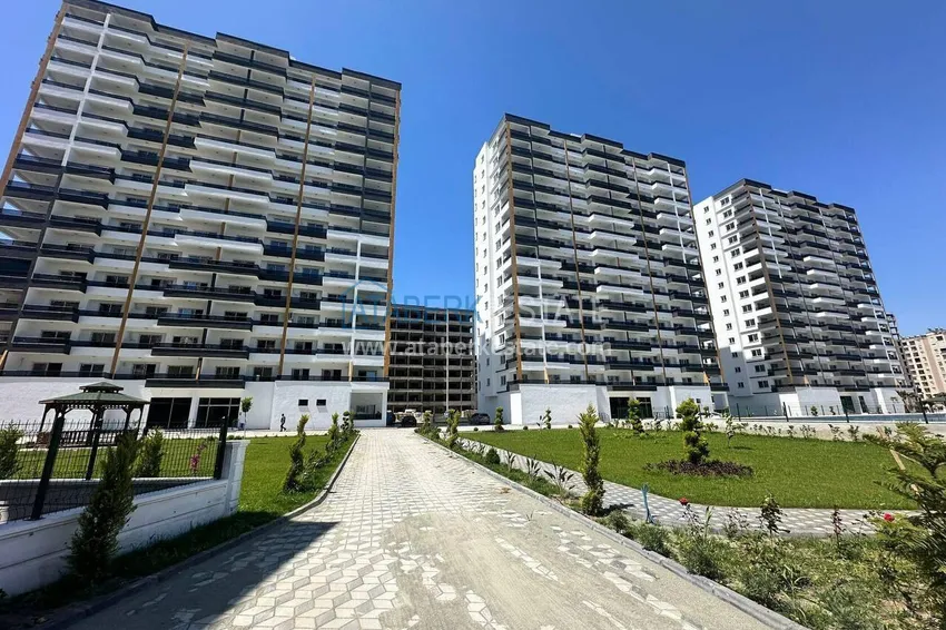 Трехкомнатная квартира с чистовой отделкой в Мерсине, Томюк 1 