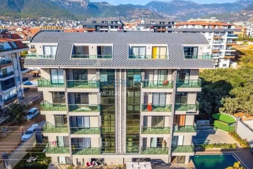Apartament 1+1 z meblami i przeszklonym balkonem, dzielnica Oba — Alanya 2