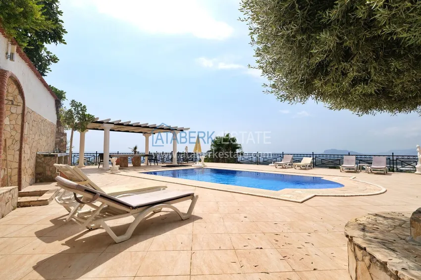 Gorgeous private villa with panoramic views and guest bungalow in Kestel, Alanya 11
