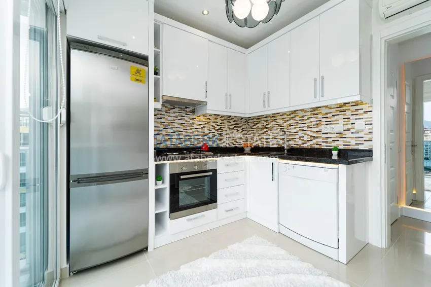 Kupuj Dwupoziomowy penthouse w rejonie Kestel, umeblowany - pierwsza linia brzegowa 10 