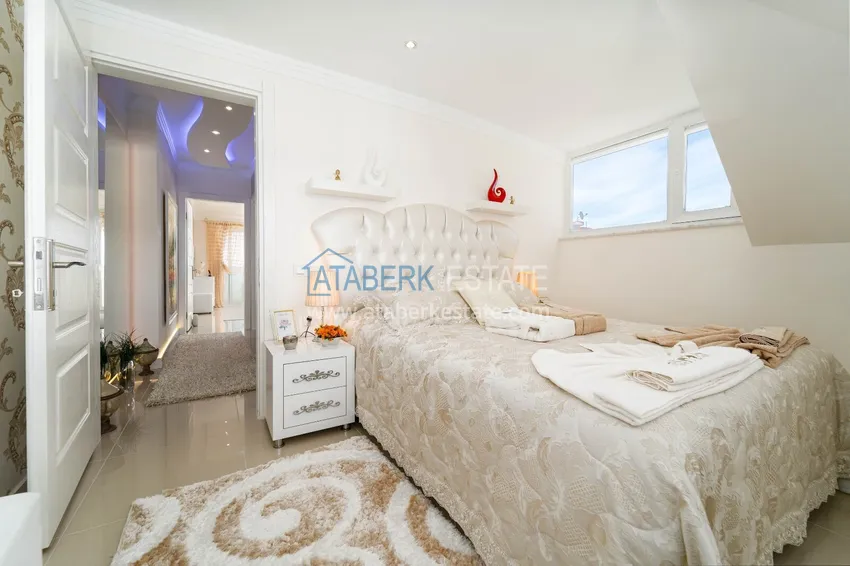 Kupuj Dwupoziomowy penthouse w rejonie Kestel, umeblowany - pierwsza linia brzegowa 13 