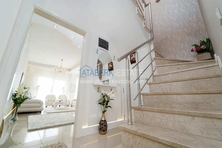 Kupuj Dwupoziomowy penthouse w rejonie Kestel, umeblowany - pierwsza linia brzegowa 14 