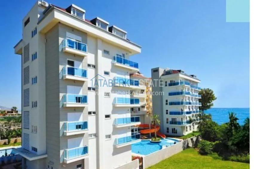 Dwupoziomowy penthouse w rejonie Kestel, umeblowany - pierwsza linia brzegowa 1 