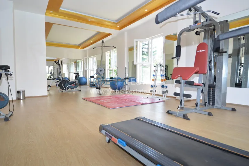 Dwupoziomowy penthouse w rejonie Kestel, umeblowany - pierwsza linia brzegowa 9 