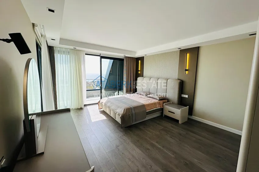 Purchase Luxury real estate! Villas in Alanya — Incekum district. Suitable for citizenship 14