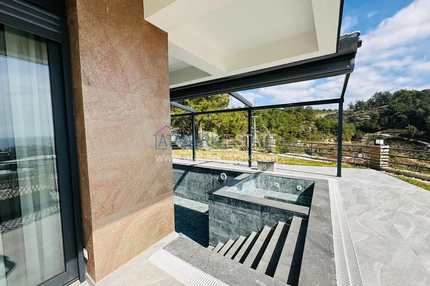 Luxury real estate! Villas in Alanya — Incekum district. Suitable for citizenship 16