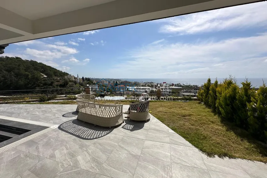 Luxury real estate! Villas in Alanya — Incekum district. Suitable for citizenship 19