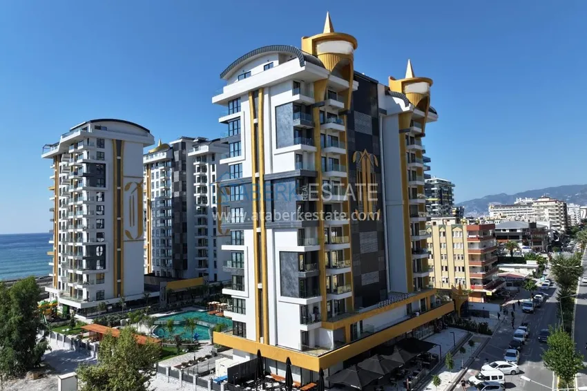 Beachfront apartment with direct sea view in Alanya, Mahmutlar district 1