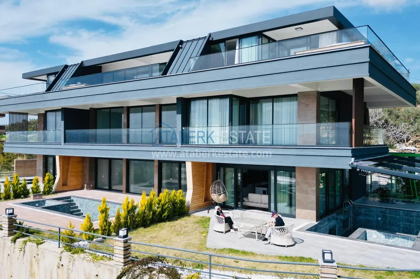Luxury real estate! Villas in Alanya — Incekum district. Suitable for citizenship 1