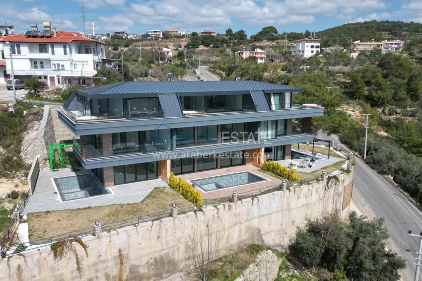 Luxury real estate! Villas in Alanya — Incekum district. Suitable for citizenship 5