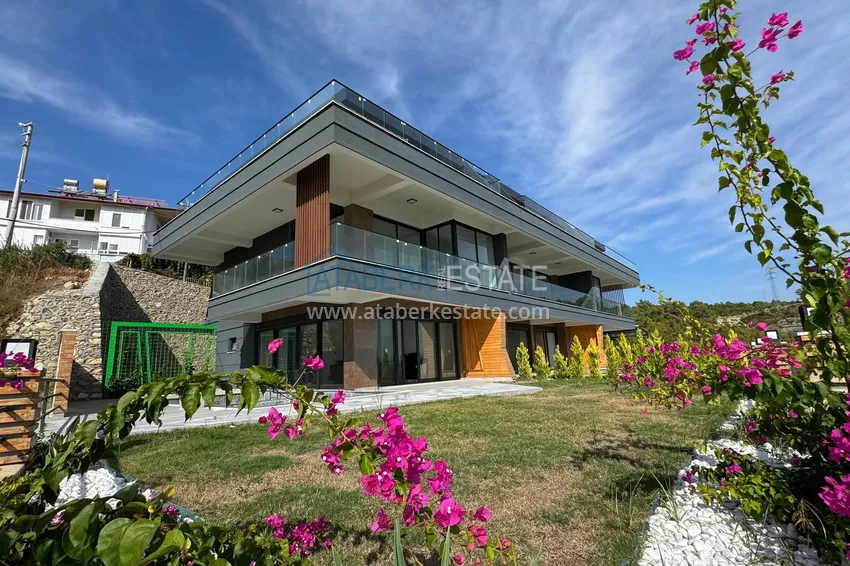 Luxury real estate! Villas in Alanya — Incekum district. Suitable for citizenship 9
