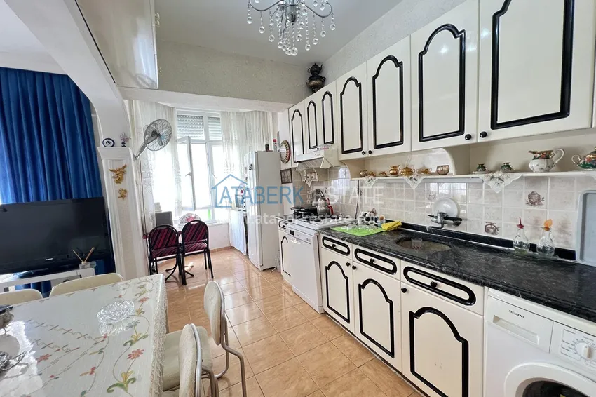 Purchase 2+1 apartment in the center of Alanya is only 300 meters from the sea. The property is suitable for citizenship 5