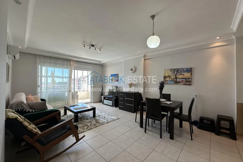 Kupuj Apartament 2+1 z meblami i przeszklonymi balkonami — Alanya, dzielnica Cikcilli. Nadaje się do zezwolenia na pobyt 5 