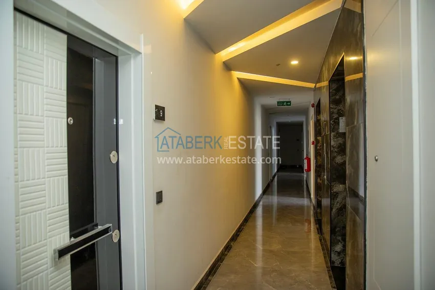 Kupuj Umeblowany apartament 2+1 w komfortowym kompleksie - centrum Alanyi, plaża Kleopatra 1