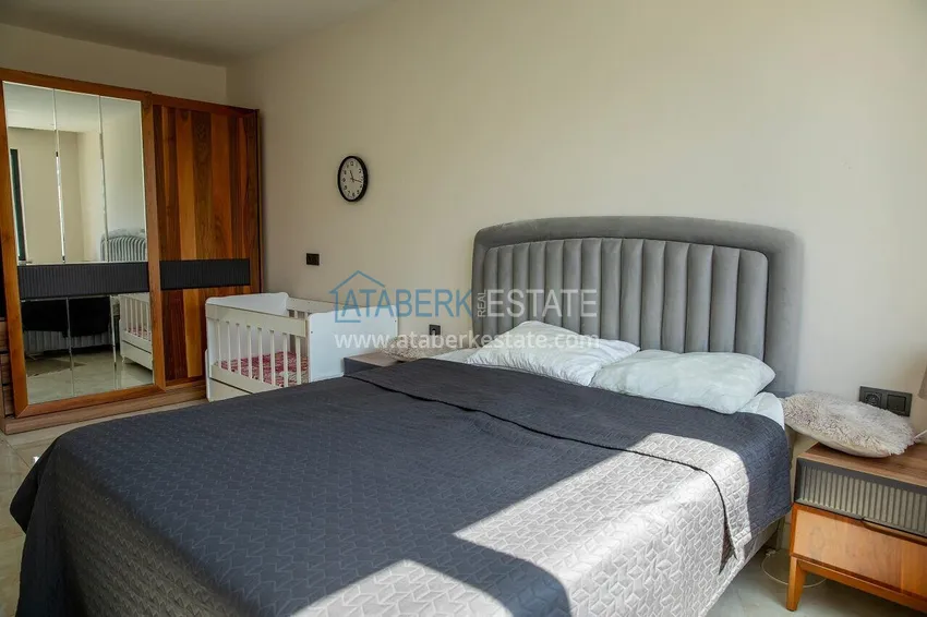 Kupuj Umeblowany apartament 2+1 w komfortowym kompleksie - centrum Alanyi, plaża Kleopatra 11