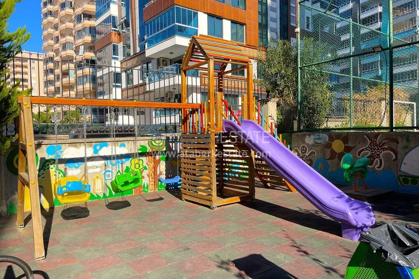 Apartament 1+1 z meblami, widokiem na morze i przeszklonym balkonem - Alanya, dzielnica Mahmutlar 13