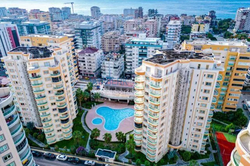 Apartament 1+1 z meblami, widokiem na morze i przeszklonym balkonem - Alanya, dzielnica Mahmutlar 1