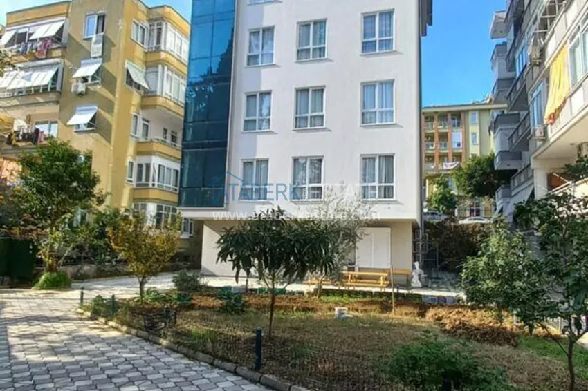 Three-room city apartment with furniture and a separate kitchen in the center of Alanya 2