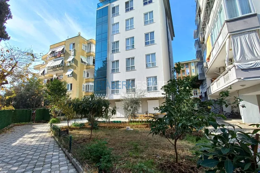 Three-room city apartment with furniture and a separate kitchen in the center of Alanya 1