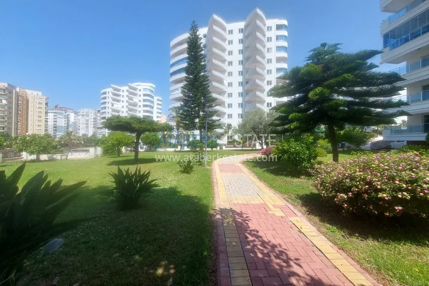 Apartament 2+1 z meblami i dwoma przeszklonymi balkonami 450 metrów od morza - Mahmutlar 9