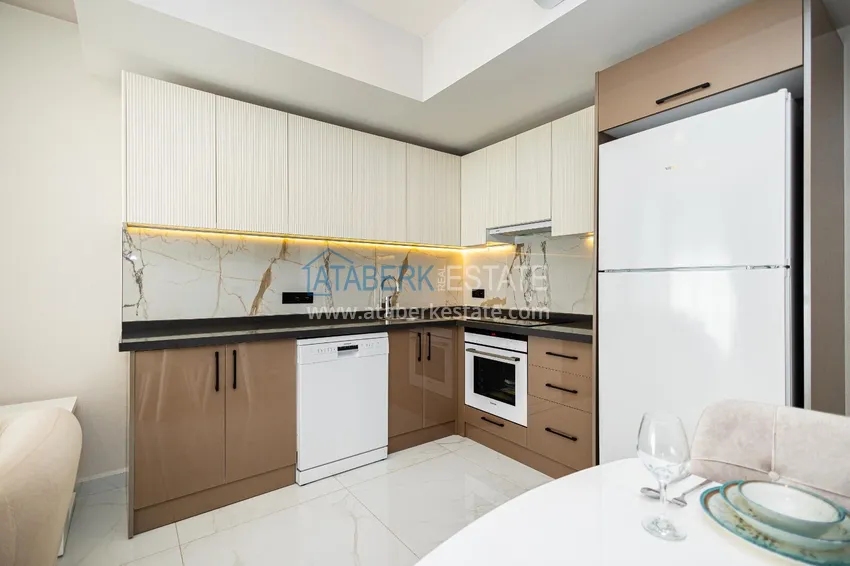 Purchase 1+1 apartment with a view of the Kale fortress — the center of Alanya, a new complex 15 
