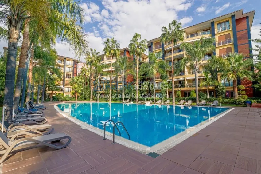 Linear 3+1 apartment in a luxury complex on the beachfront — Alanya Center 1 