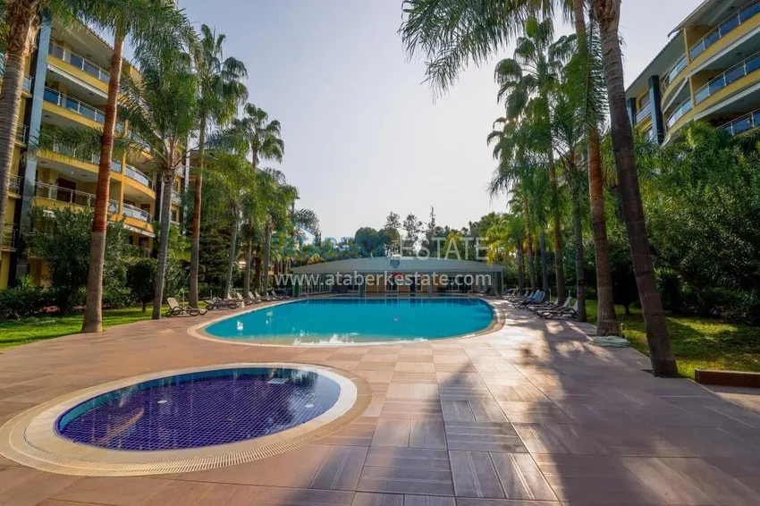 Linear 3+1 apartment in a luxury complex on the beachfront — Alanya Center 6 