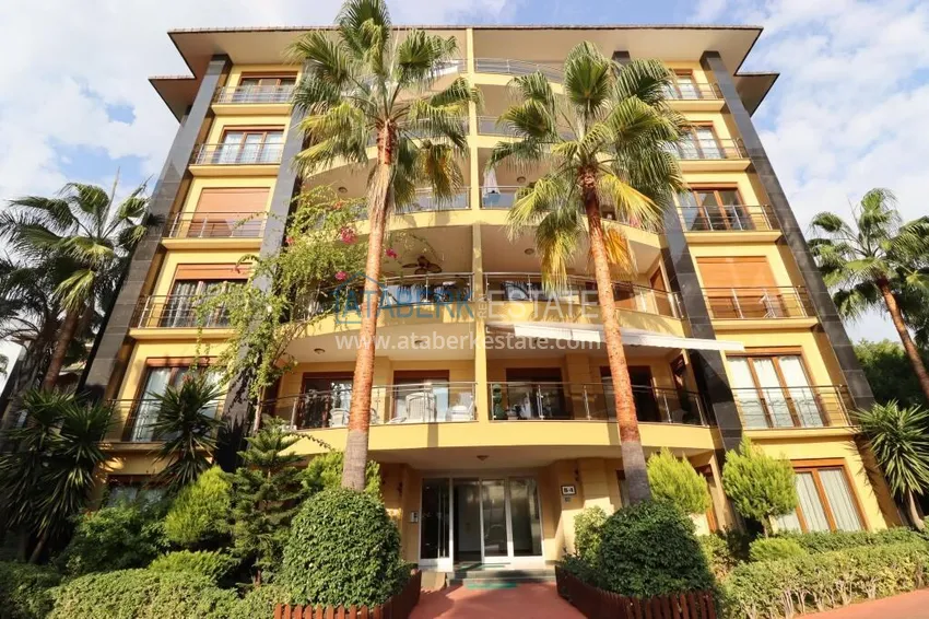 Linear 3+1 apartment in a luxury complex on the beachfront — Alanya Center 10 