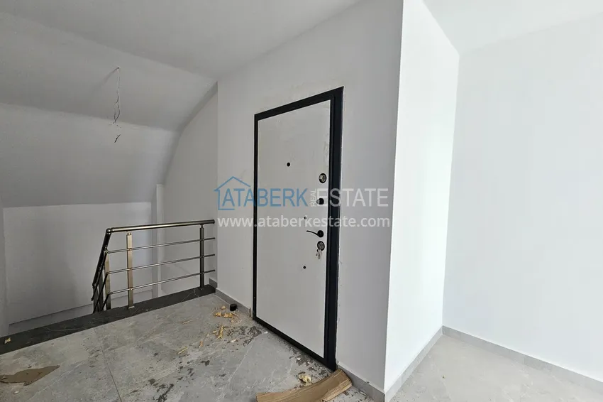 Kupuj Panoramiczny dwupoziomowy penthouse w kompleksie butikowym - centrum Alanyi, plaża Kleopatra 13 