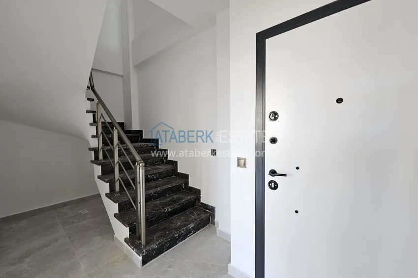 Kupuj Panoramiczny dwupoziomowy penthouse w kompleksie butikowym - centrum Alanyi, plaża Kleopatra 1 
