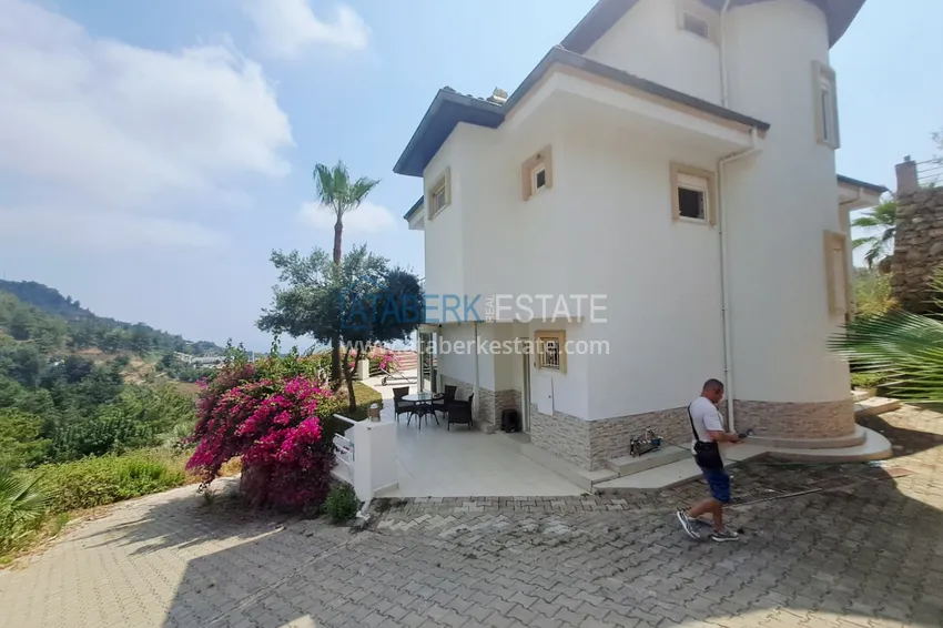 Three-storey private villa with furniture from the owner - Alanya, Bektash district. Suitable for a residence permit 11