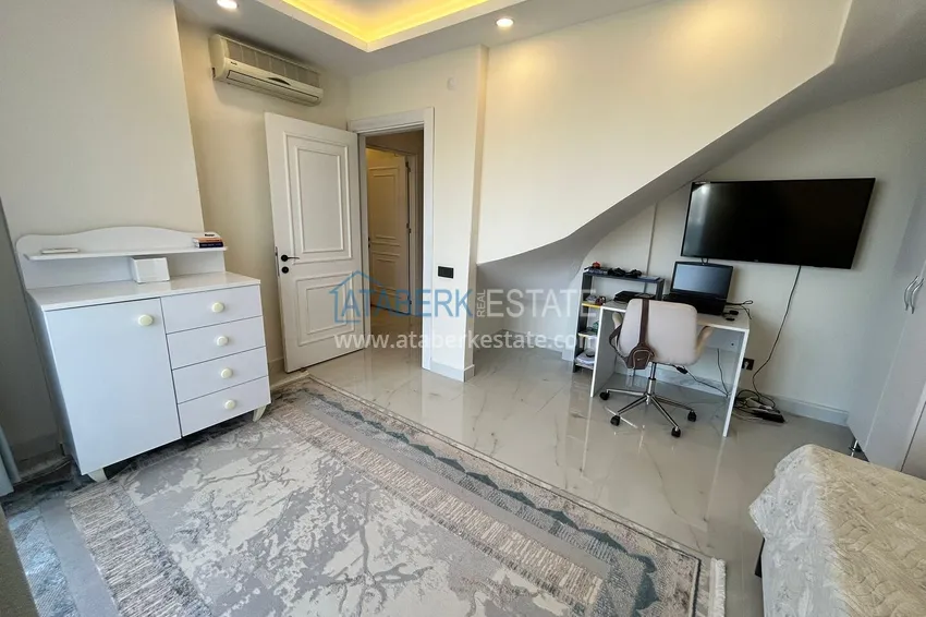 Kupuj Dwupoziomowy penthouse 2+1 z widokiem na morze i góry w centrum Alanyi 13 