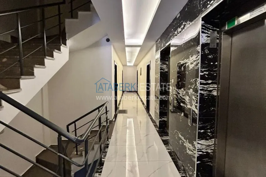 Dwupoziomowy penthouse 2+1 z widokiem na morze i góry w centrum Alanyi 20 