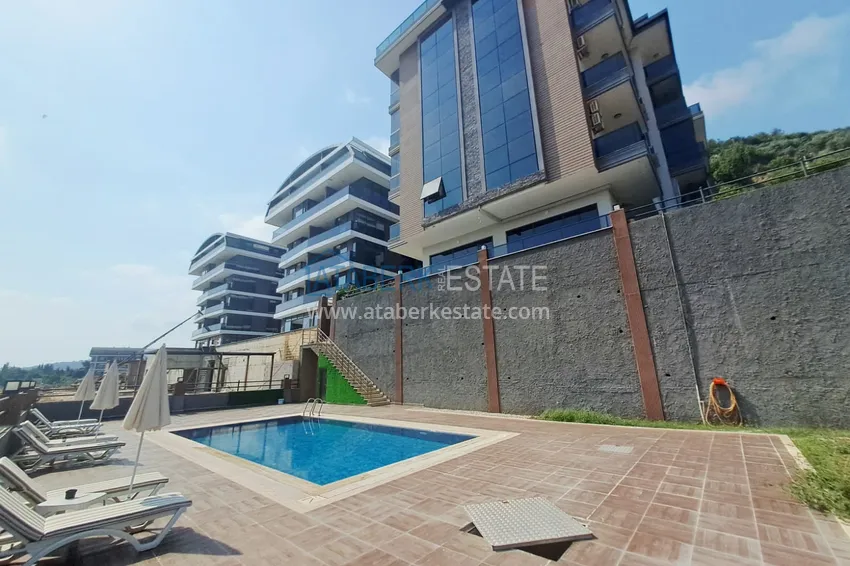 Dwupoziomowy penthouse 2+1 z widokiem na morze i góry w centrum Alanyi 3 